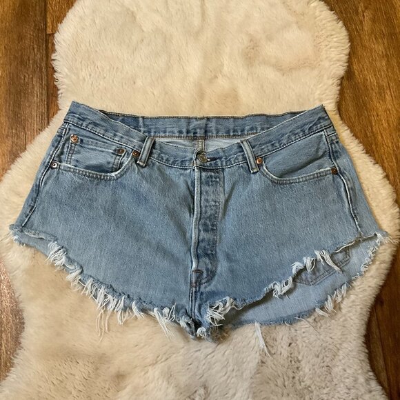Levi's 501 Button Fly Cut Off Shorts Women's 33" Waist‎ - Picture 1 of 8